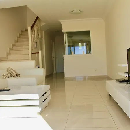 Daire Residencial Las Lomas 1 *